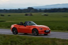 MX-5 Miata 2021: Mẫu xe Mazda mui trần đẳng cấp