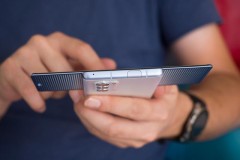 Smartphone màn hình cuộn đầu tiên của LG sẽ ra mắt vào tháng 3 năm sau