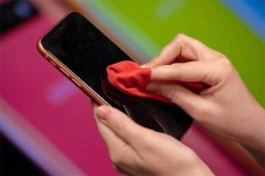 Xuất hiện video vệ sinh iPhone “rùng rợn”: Bạn có nghĩ iPhone của mình bị bẩn đến mức này không