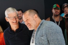 Cựu "phù thủy thiết kế" của Apple, Jony Ive, là ứng cử viên cho vị trí CEO Ferrari