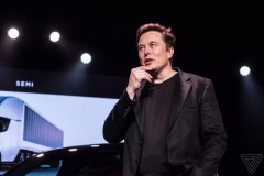 Elon Musk từng muốn bán Tesla cho Apple nhưng Tim Cook từ chối gặp mặt