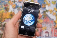 Những hình ảnh lịch sử về dây chuyền sản xuất mẫu iPhone đầu tiên cách đây 13 năm về trước