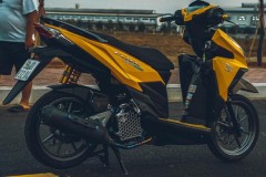 Click 125 thế hệ cũ sẽ ra sao trong bộ cánh vàng?