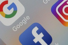 Cú bắt tay bí mật giữa Google và Facebook