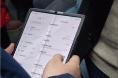 Điện thoại có thể gập lại của Xiaomi chạy MIUI 12 xuất hiện trong các bức ảnh rò rỉ