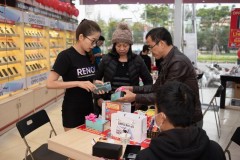 FPT Shop lập kỷ lục mới về lượng đặt trước OPPO Reno5