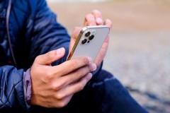 iPhone 13 sẽ đi kèm với cảm biến vân tay dưới màn hình và Face ID