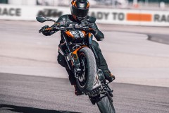 KTM 890 Duke 2021 trình làng với giá bán chính thức tại Châu Âu