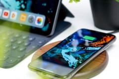 Tại sao chúng ta không nên sạc điện thoại qua đêm?