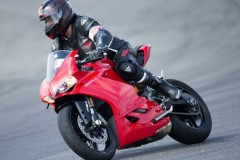 Tại sao mô tô 2 bánh lại được ưa chuộng hơn ô tô 4 bánh?