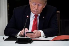 Twitter khoá vĩnh viễn tài khoản Tổng thống Donald Trump