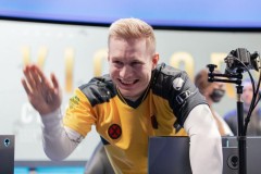 LCS: Broxah cuối cùng cũng có thể hội quân cùng CLG sau khi xin thành công visa