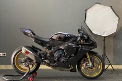 Yamaha R1M độ đẹp rạng ngời mà không chói lóa