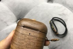 Review Case Airpods 1/2 bằng gỗ sồi