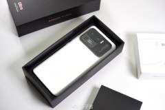 Màn hình phụ trên Mi 11 Ultra chính là màn hình của Mi Band 5