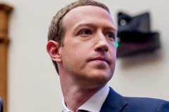 Bê bối lộ dữ liệu người dùng Facebook: Lộ cả số điện thoại của... Mark Zuckerberg?