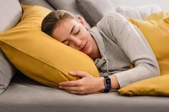 Huawei Band 6: Theo dõi SpO2 cả ngày, màn hình AMOLED Fullview 1.47 inch, pin 2 tuần, giá 1tr490