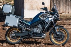 CF Moto 800MT sở hữu thiết kế giống với mẫu xe KTM 790 Adventure