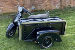 Bản độ Vespa GTS 300 ba bánh phục vụ ẩm thực đường phố đến từ Anh Quốc