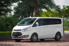 Ford Tourneo bị khai tử, các đại lý ồ ạt giảm giá lên đến 100 triệu đồng
