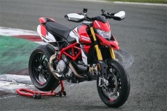 Ducati Hypermotard 950 2022 chính thức được ra mắt và có giá bán lên đến 15.750 USD