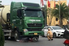 Người đàn ông điều khiển xe máy bị cuốn vào gầm xe bồn, tử vong tại chỗ