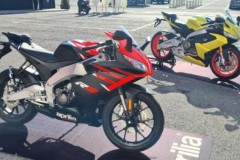 Tân binh Aprilia RS 125 2021 sẽ cạnh tranh trực tiếp với mẫu xe KTM RC 125