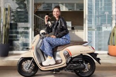 Yamaha Janus và Honda Scoopy phái nữ nên lựa chọn mẫu xe nào?