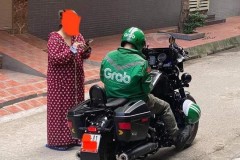 Tài xế Grab lái ô tô phân khối lớn giao hàng gây hoang mang cộng đồng mạng