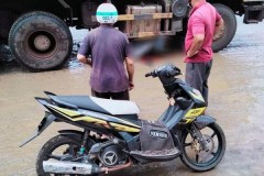 Nữ sinh lái xe máy bị cuốn vào gầm xe ben tại ngã tư, tử vong tại chỗ