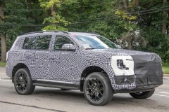Ford Everest 2022 bắt gặp chạy thử nghiệm, nhiều chi tiết giống Ford Ranger