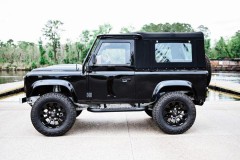 Land Rover Defender 90 đời 1997 được lắp động cơ V8, sản sinh 435 mã lực