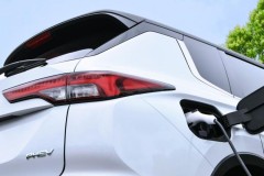 Mitsubishi Outlander có thêm phiên bản plug-in-hybrid mới, cấu hình 7 chỗ ngồi