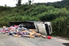 Ô tô tải bị mất phanh, phụ xe phóng ra ngoài bị cán tử vong trên đèo Lò Xò