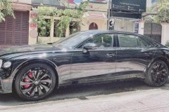 Con trai của Lệ Quyên chia sẻ hình ảnh xe Bentley Flying Spur đắt tiền của bố mới tậu