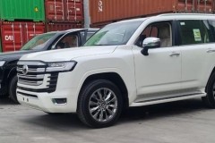 Lô hàng Toyota Land Cruiser 2022 đầu tiên về đến Campuchia khiến khách hàng Việt Nam sốt sắng