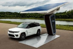 Jeep Grand Cherokee 4xe plug-in hybrid sắp ra mắt, hé lộ công nghệ mới gây chú ý