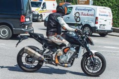 KTM Duke 990 lộ diện trên đường chạy thử nghiệm