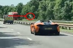 Video: Người ngồi trong ô tô tải ném chai nước ra đường khiến tài xế siêu xe McLaren suýt gặp tai nạn