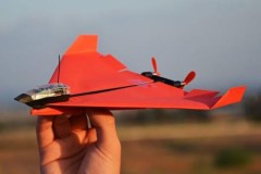 Bộ kit này có thể khiến máy bay giấy bay lượn thông minh, đạt tốc độ 32 km/h trên trời