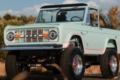 Chiếc Ford Bronco cổ điển độ thành xe điện này có giá đắt gấp nhiều lần xe mới