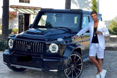 Cristiano Ronaldo tạo dáng bên Mercedes-AMG G63 bản giới hạn chỉ 10 chiếc trên toàn cầu