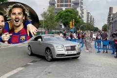 Lái xe Rolls-Royce Wraith đến sân tập, Griezmann bị fan Barcelona đổ lỗi khiến Messi ra đi
