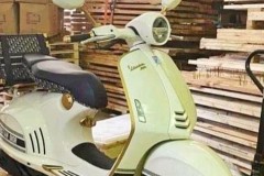 Mặc kệ Covid-19, siêu phẩm Vespa 946 Christian Dior vẫn về Việt Nam