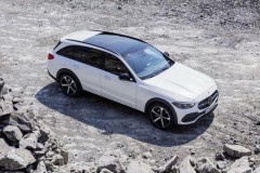 Mercedes-Benz sẽ ra mắt xe gầm cao C-Class All-Terrain vào tháng sau