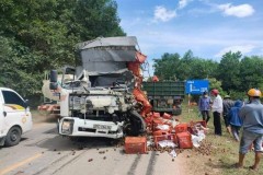 Ô tô tải chở trái cây tông trúng xe đầu kéo khiến 1 người tử vong tại Hà Tĩnh