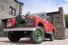 Ông lão 70 tuổi tự chế chiếc Land Rover chạy bằng hơi nước cực kỳ độc đáo