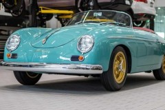 Porsche 356 Speedster 1955 được phục chế bóng mượt, gợi nhớ về một thời đã xa