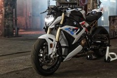 Quái thú Naked bike BMW S1000R 2021 chuẩn bị được bán chính hãng tại Việt Nam với giá khủng