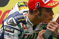 Tay đua MotoGP nổi tiếng Valentino Rossi xác nhận từ giã sự nghiệp
